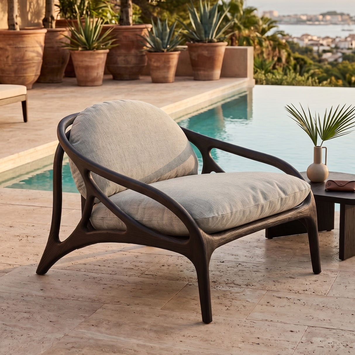 Indoor/Outdoor Lounge Chair | Oroa.com