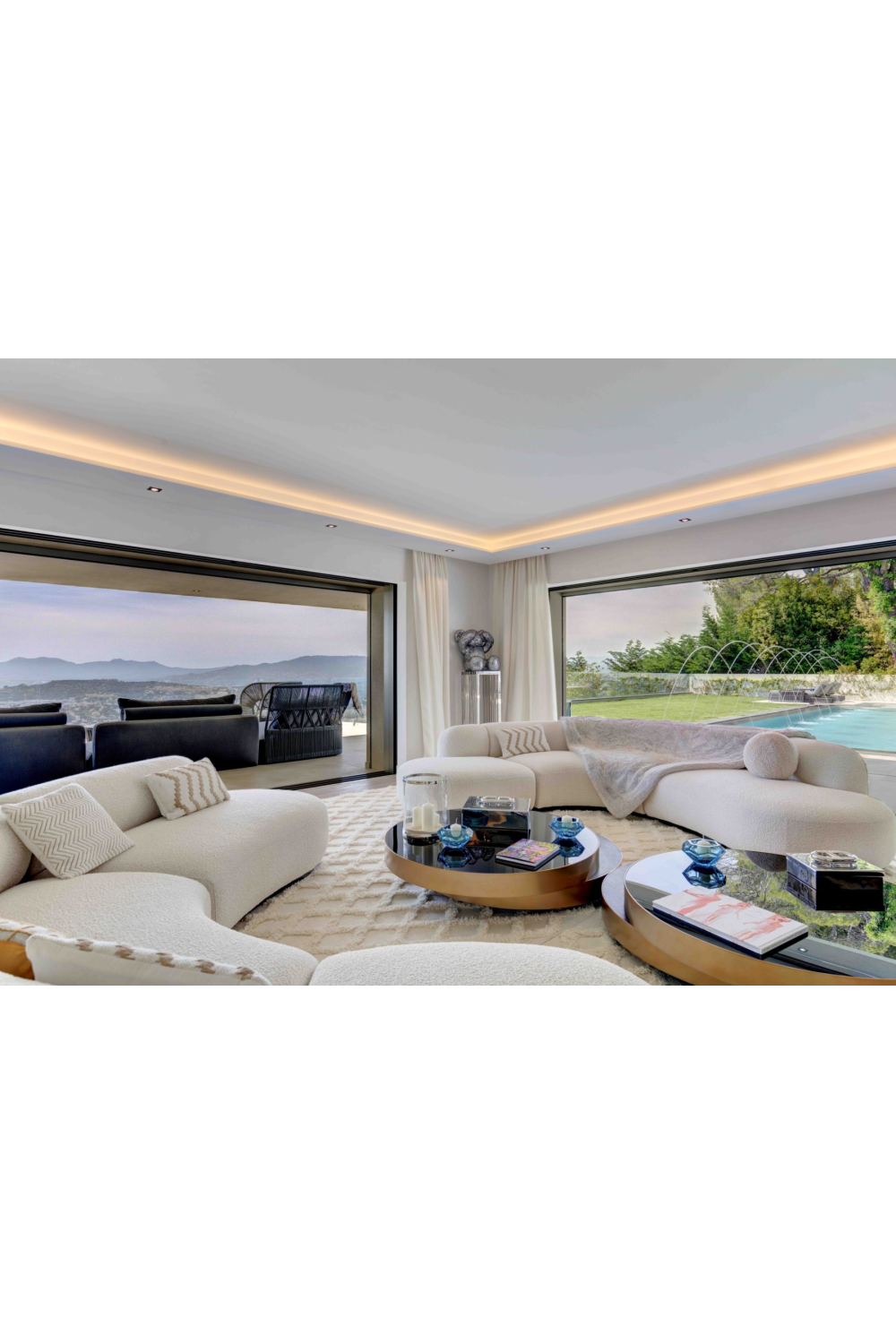 Brass Stacked Coffee Table | Eichholtz Griffith | Oroa.com