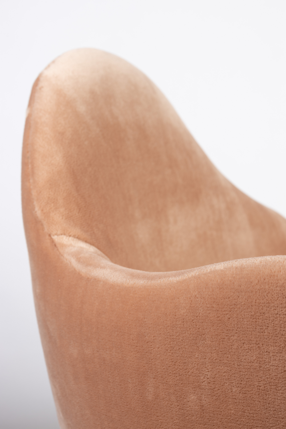 Pink Modern Lounge Chair | Zuiver Friuli | OROA.com