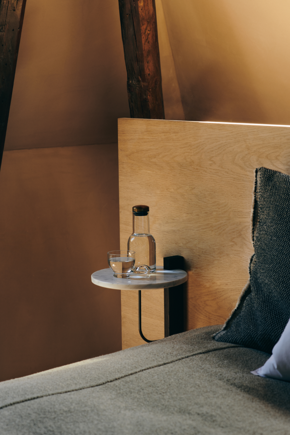 White Marble Wall Shelf M | Audo Copenhagen Corbel | Oroa.com