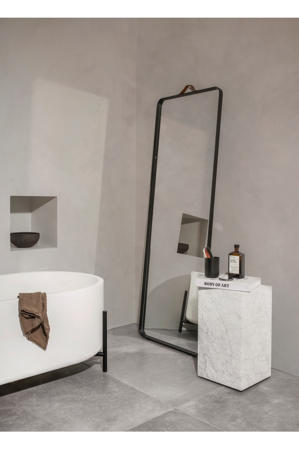 Black Framed Wall Mirror | Audo Copenhagen Norm | Oroa.com