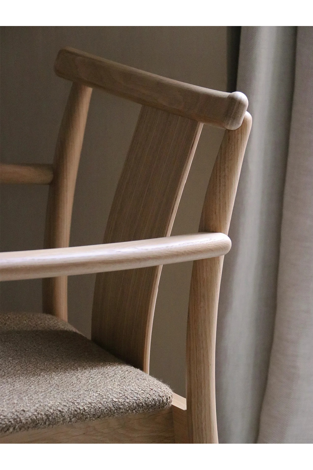 Solid Oak Dining Armchair | Audo Copenhagen Merkur | Oroa.com