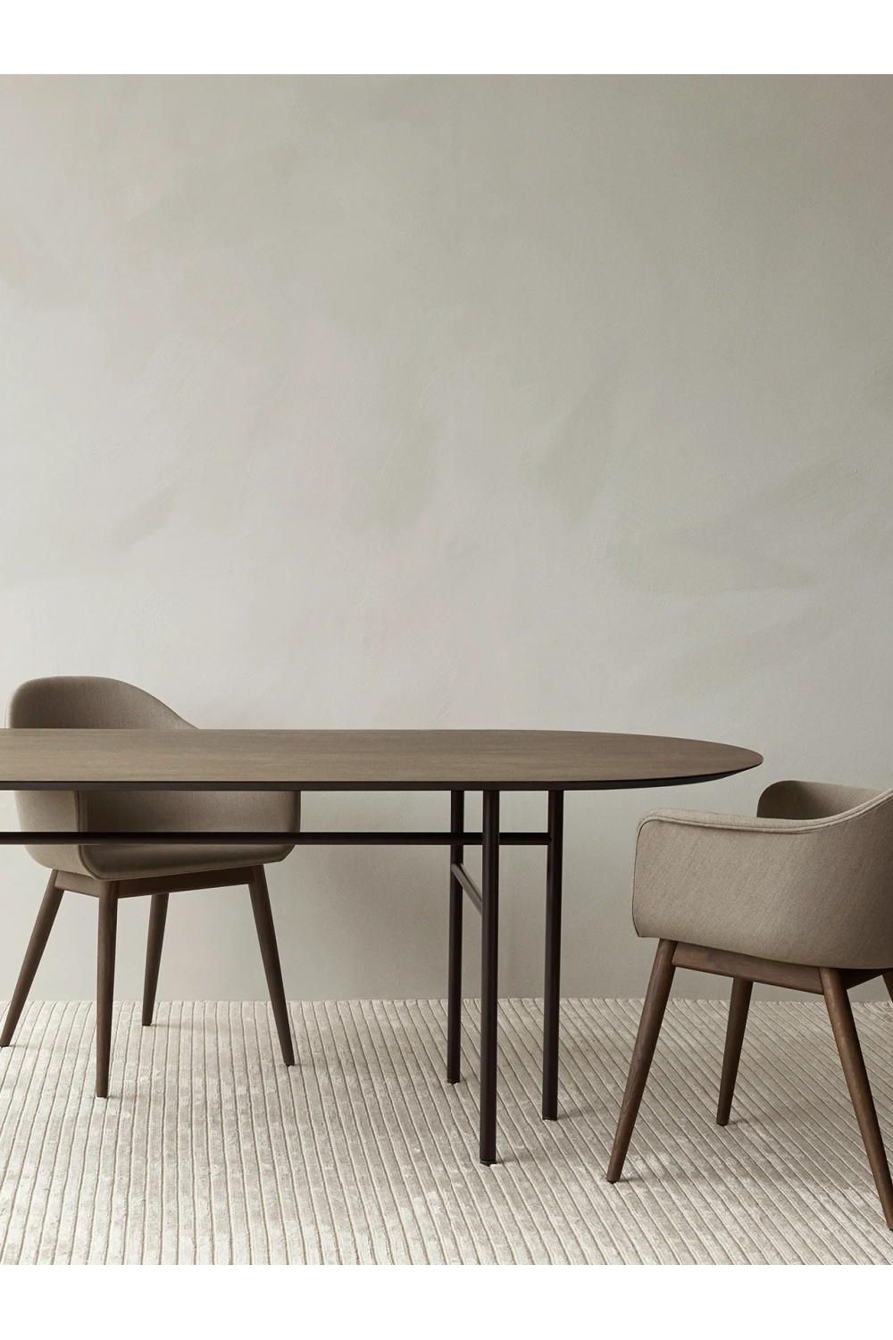 Oval Minimalist Dining Table | Audo Copenhagen Snaregade | Oroa.com