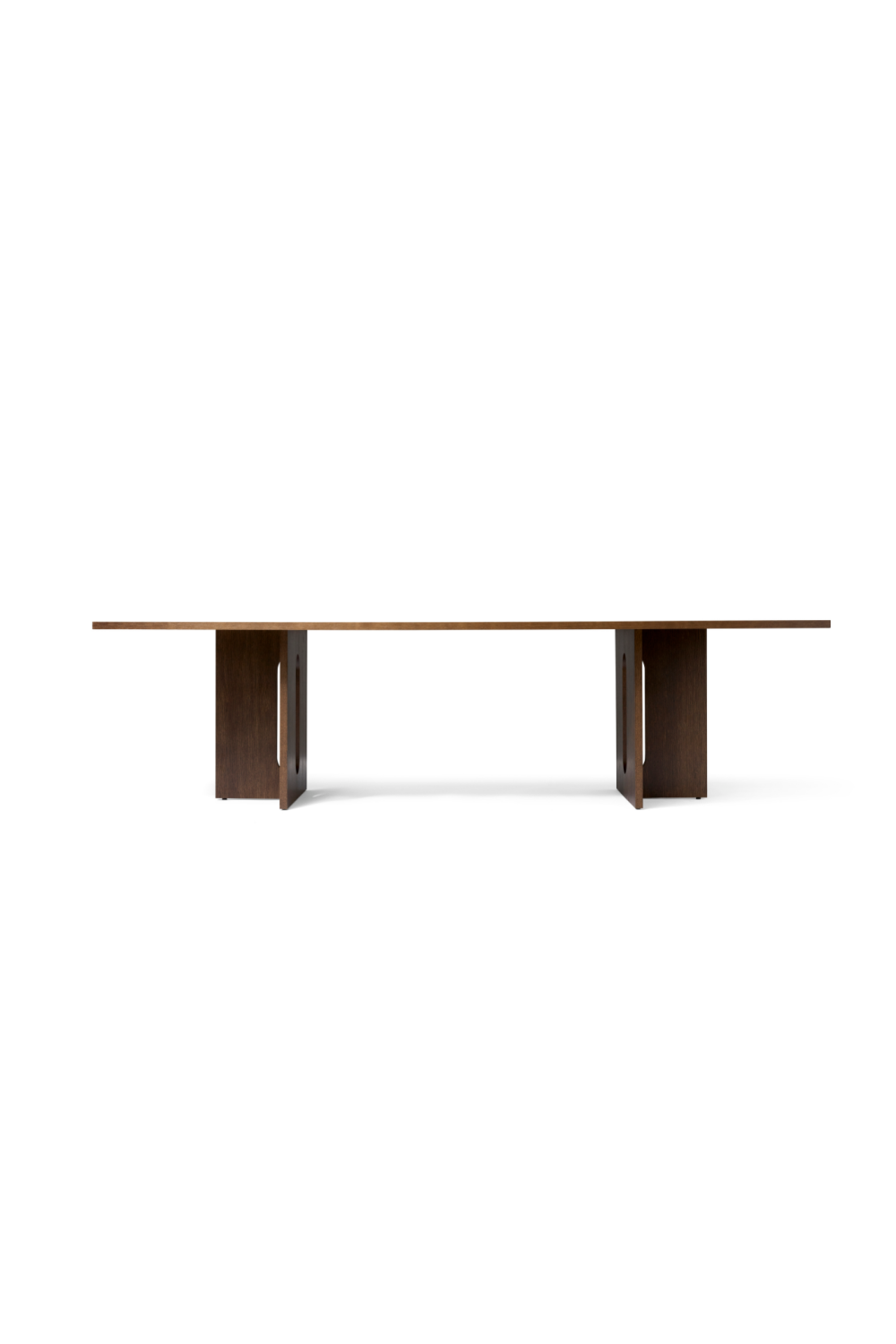 Intersecting-Base Oak Dining Table | Audo Copenhagen Androgyne | Oroa.com