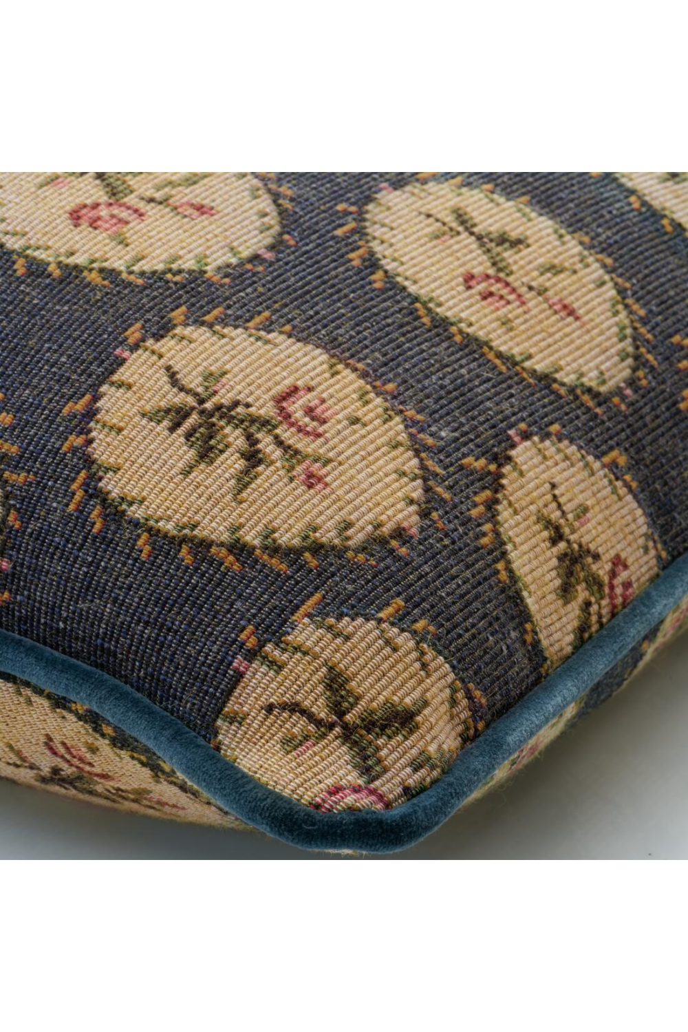 Floral Medallion Woven Cushion | Oroa.com