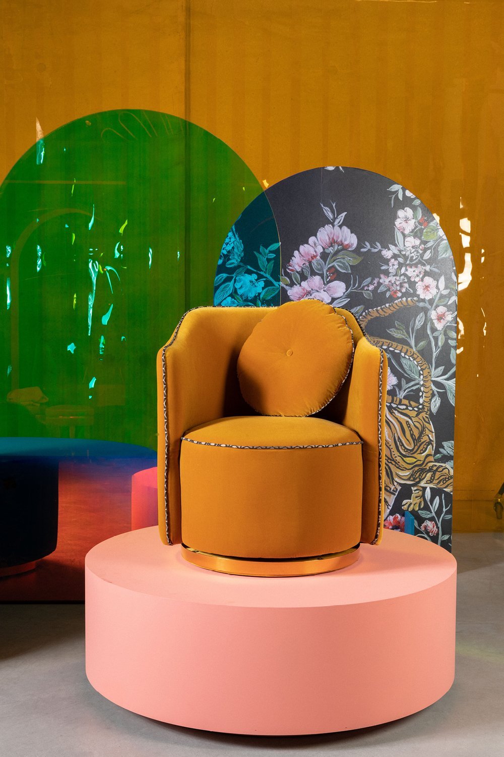 Velvet Swivel Lounge Chair | Oroa.com
