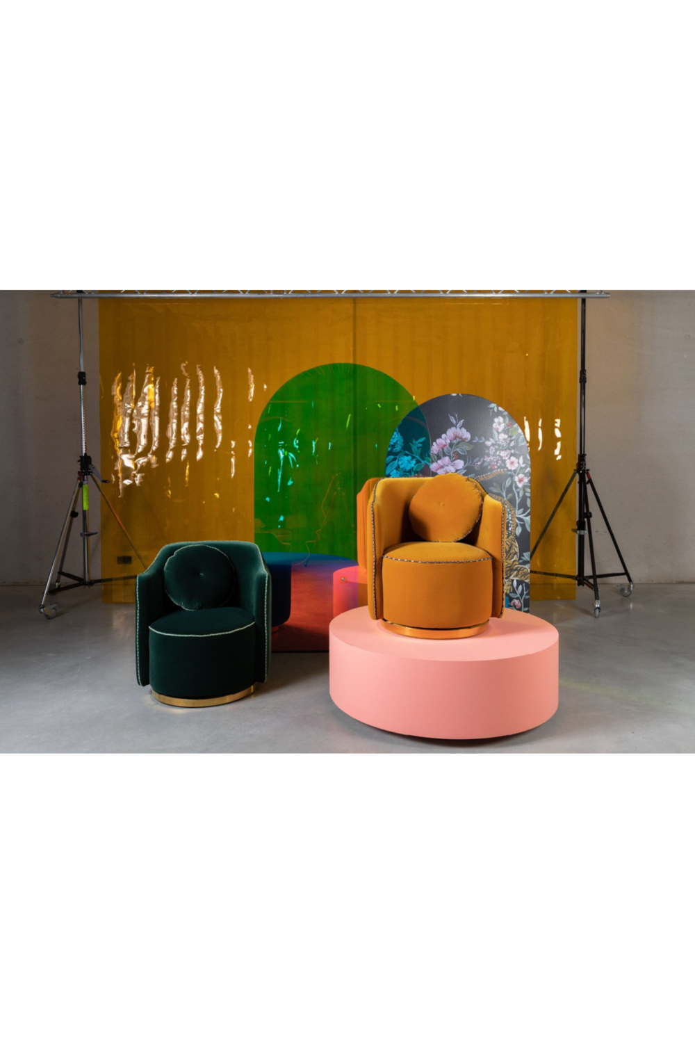 Velvet Swivel Lounge Chair | Oroa.com