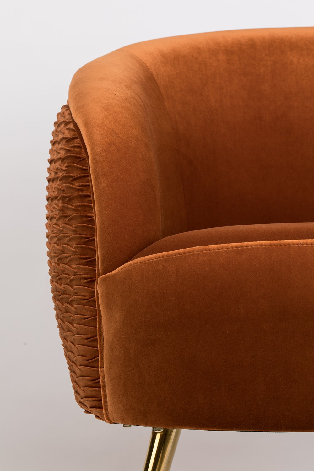 Wrinkled Velvet Lounge Chair | Bold Monkey So Curvy | Oroa.com