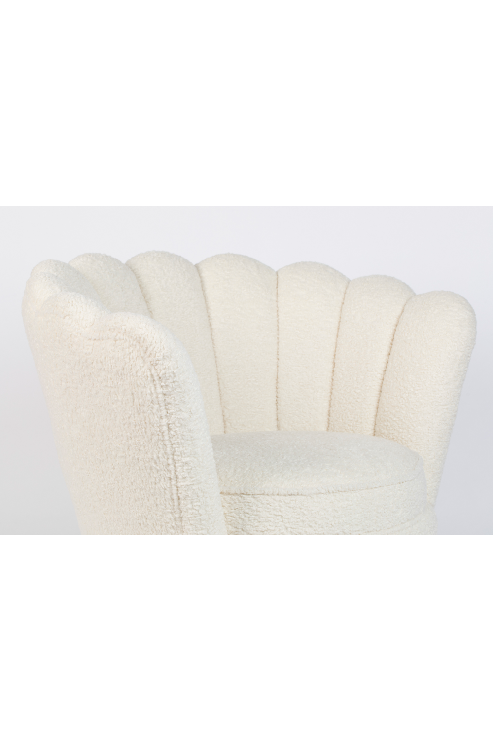 Modern Scalloped Lounge Chair | Oroa.com