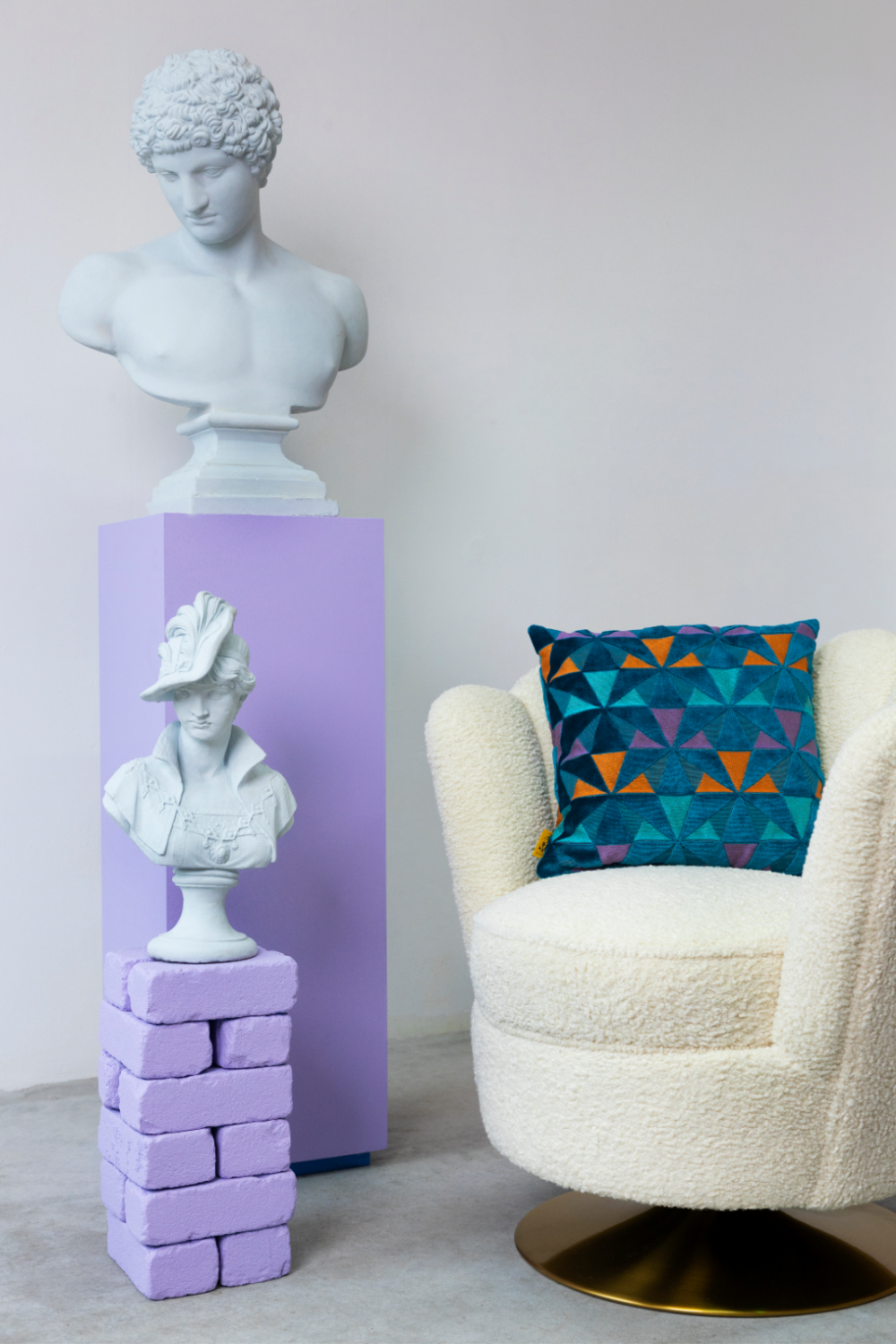 Modern Scalloped Lounge Chair | Oroa.com