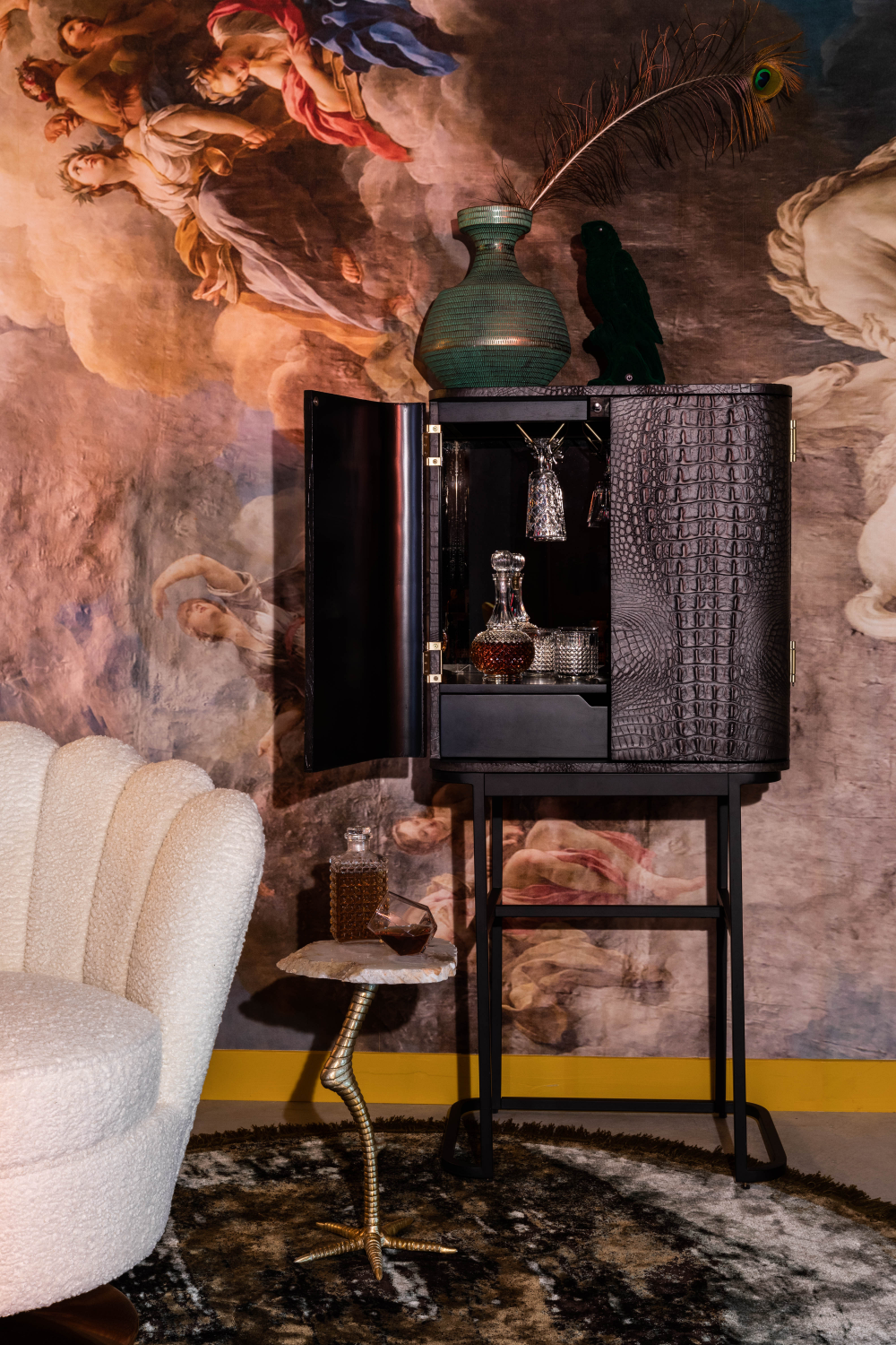 2-Door Mirrored Wine Cabinet | Bold Monkey Ava Morgana | Oroa.com