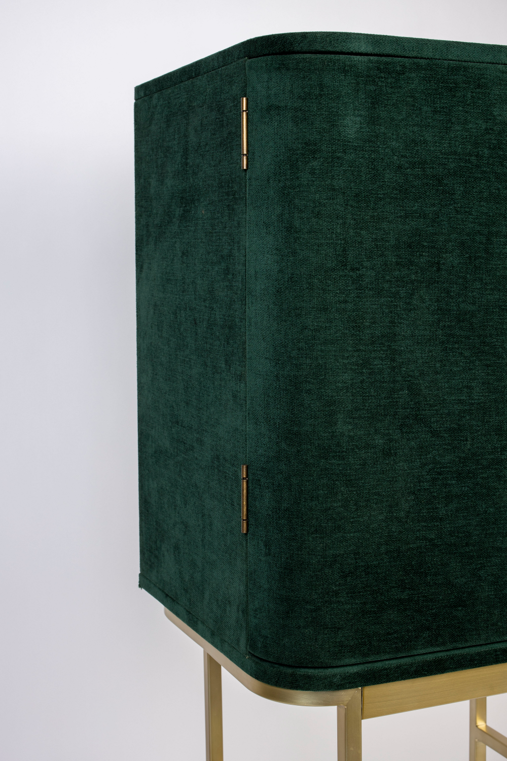 2-Door Mirrored Wine Cabinet | Bold Monkey Ava Morgana | Oroa.com