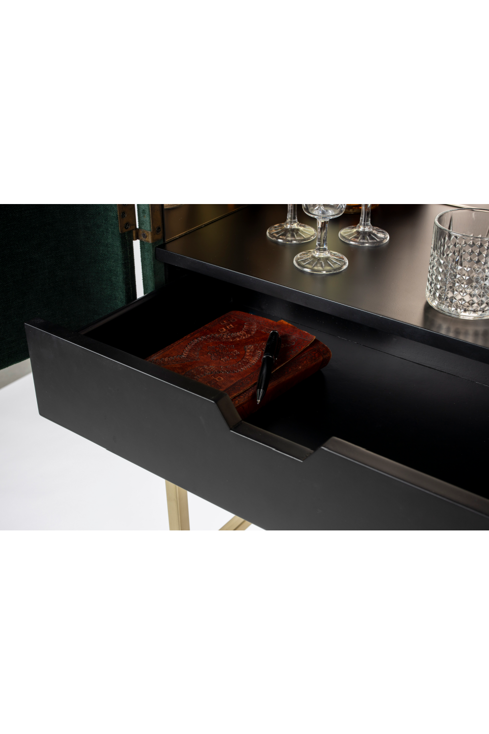 2-Door Mirrored Wine Cabinet | Bold Monkey Ava Morgana | Oroa.com