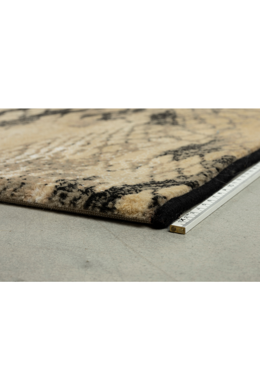 (Open box) Snake Skin Area Rug | Bold Monkey Keep Your Enemies Closer | Oroa.com