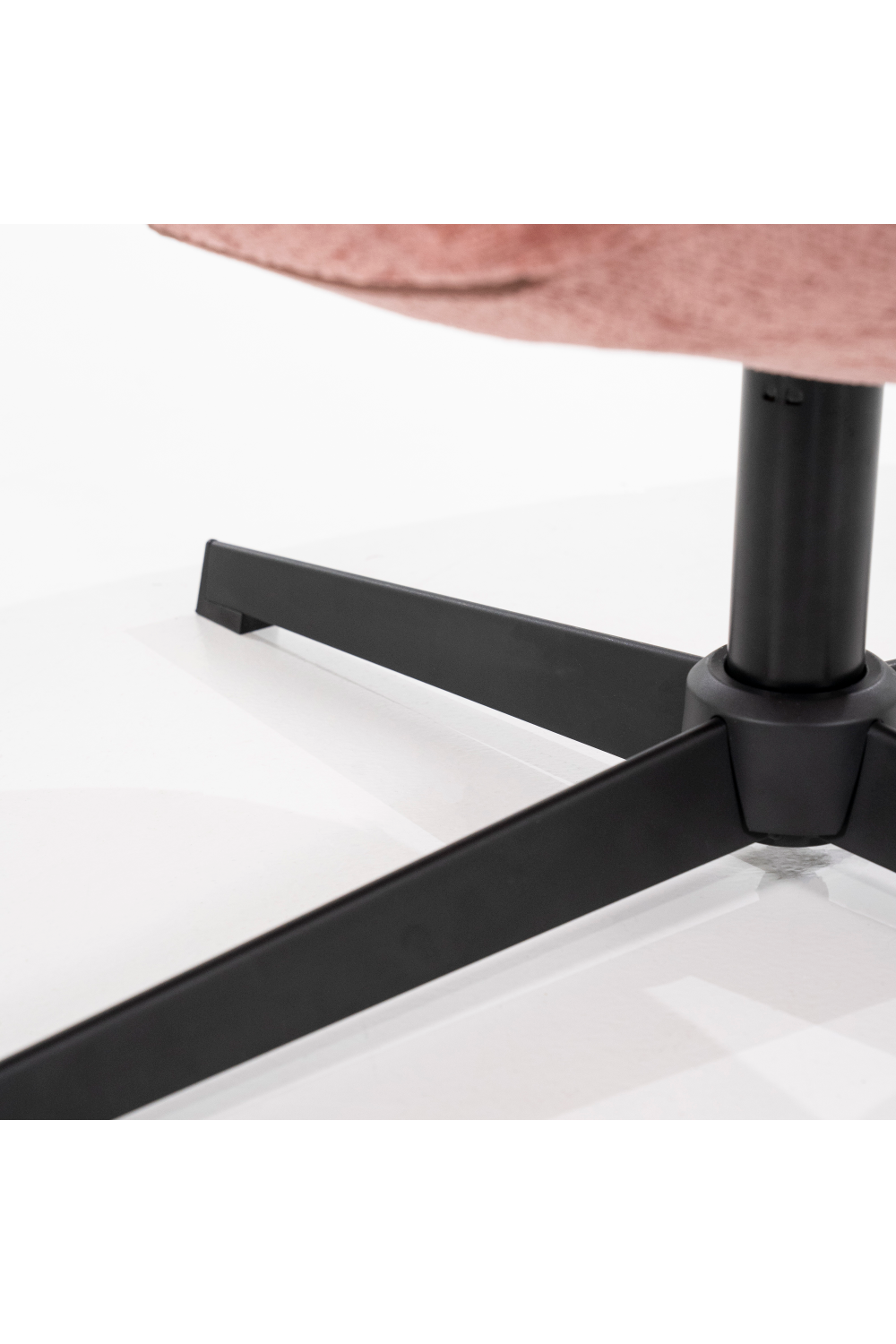 Modern Swivel Lounge Chair | By-Boo Derby | OROA.com