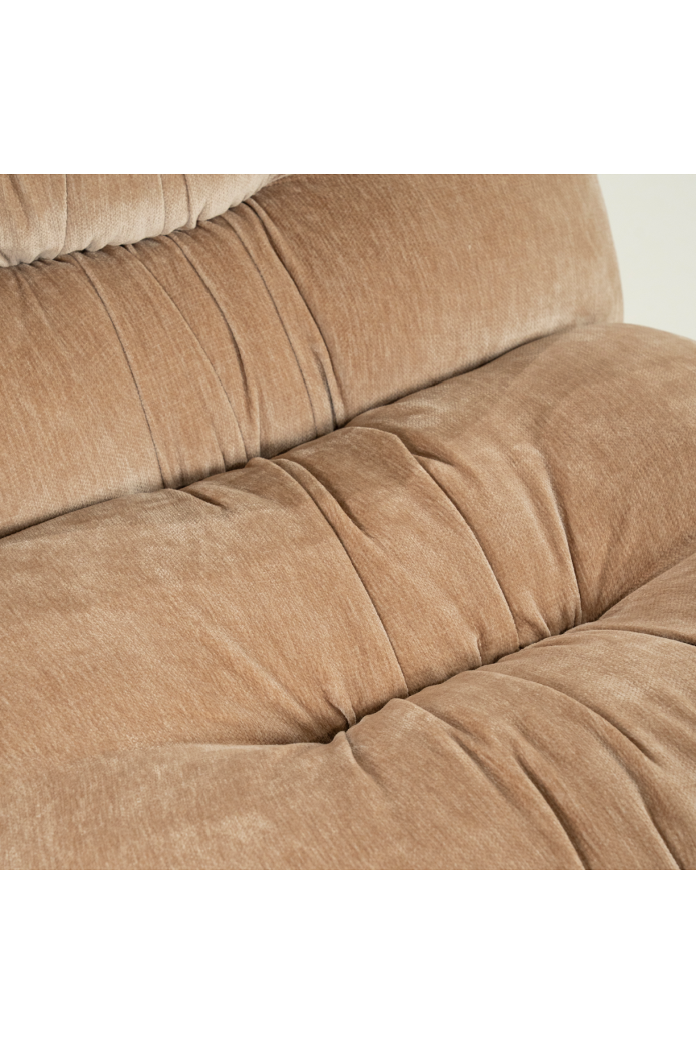 Fully-Upholstered Wrinkled Lounge Chair | By-Boo Nook | Oroa.com