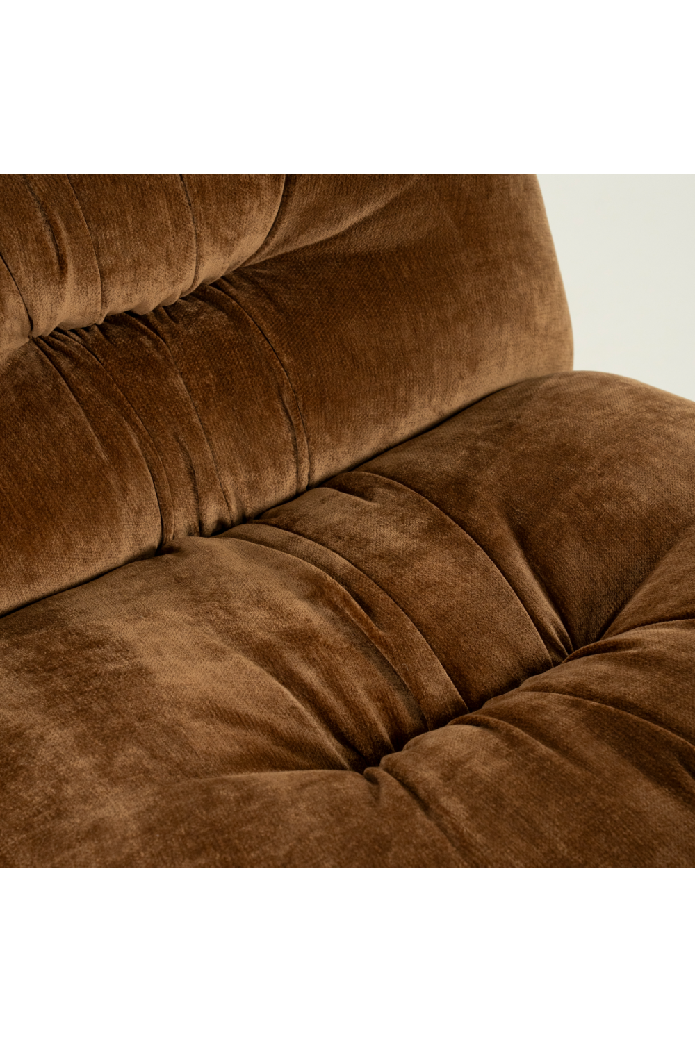 Fully-Upholstered Wrinkled Lounge Chair | Oroa.com