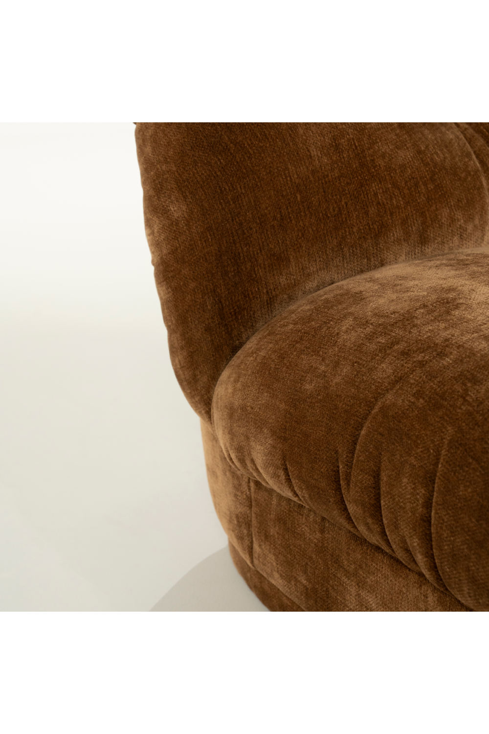 Fully-Upholstered Wrinkled Lounge Chair | Oroa.com