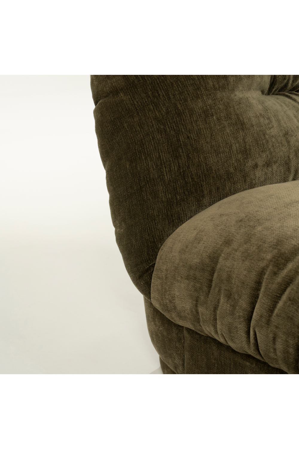 Fully-Upholstered Wrinkled Lounge Chair | Oroa.com