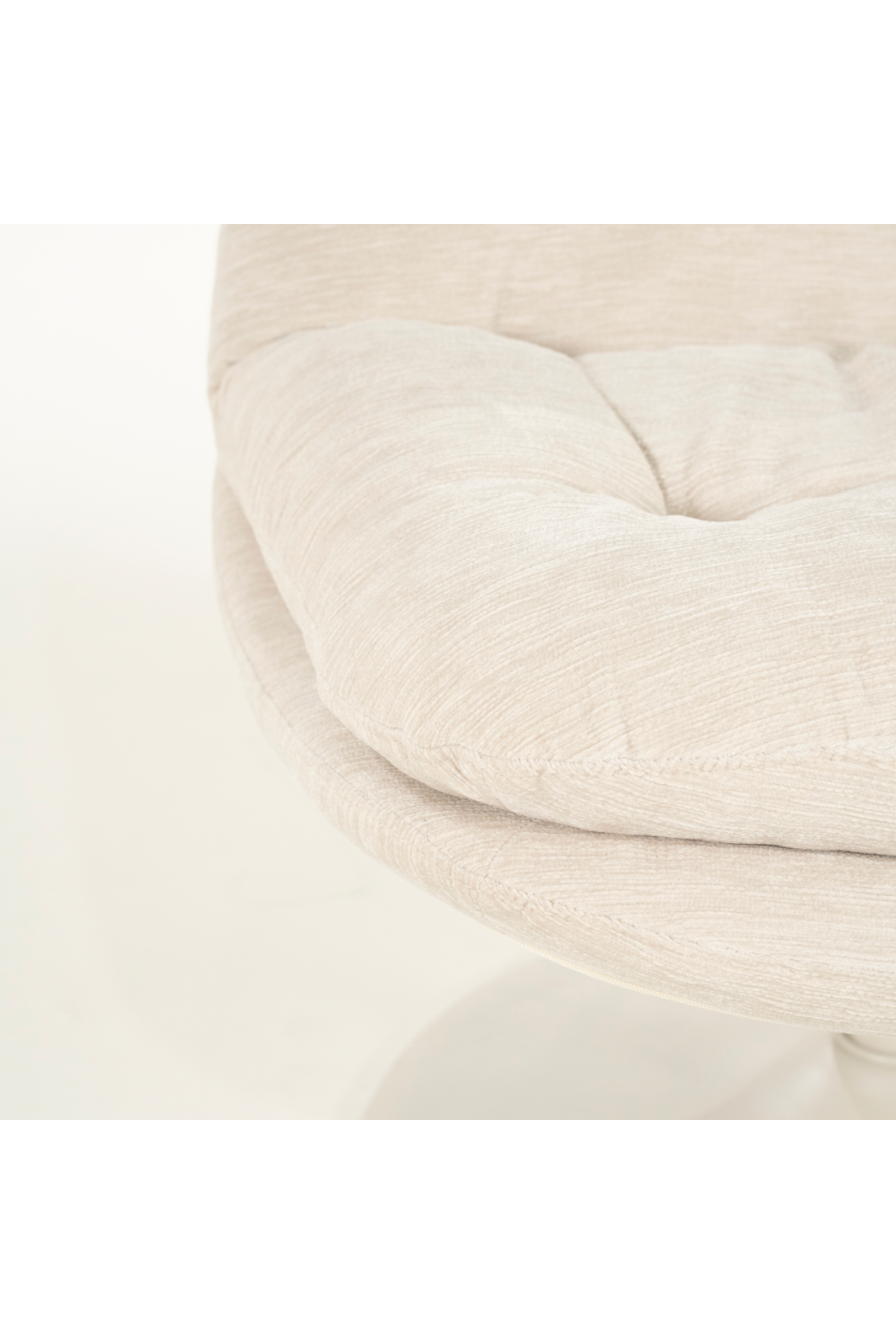 Padded Swivel Lounge Chair | By-Boo Tromba | Oroa.com