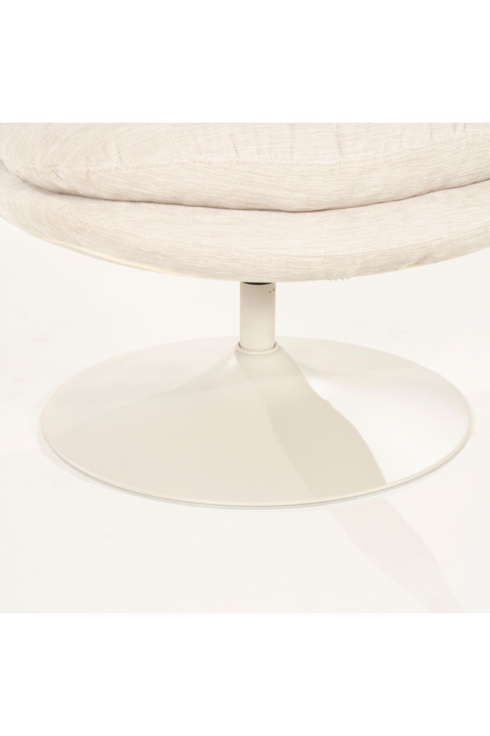 Padded Swivel Lounge Chair | By-Boo Tromba | Oroa.com