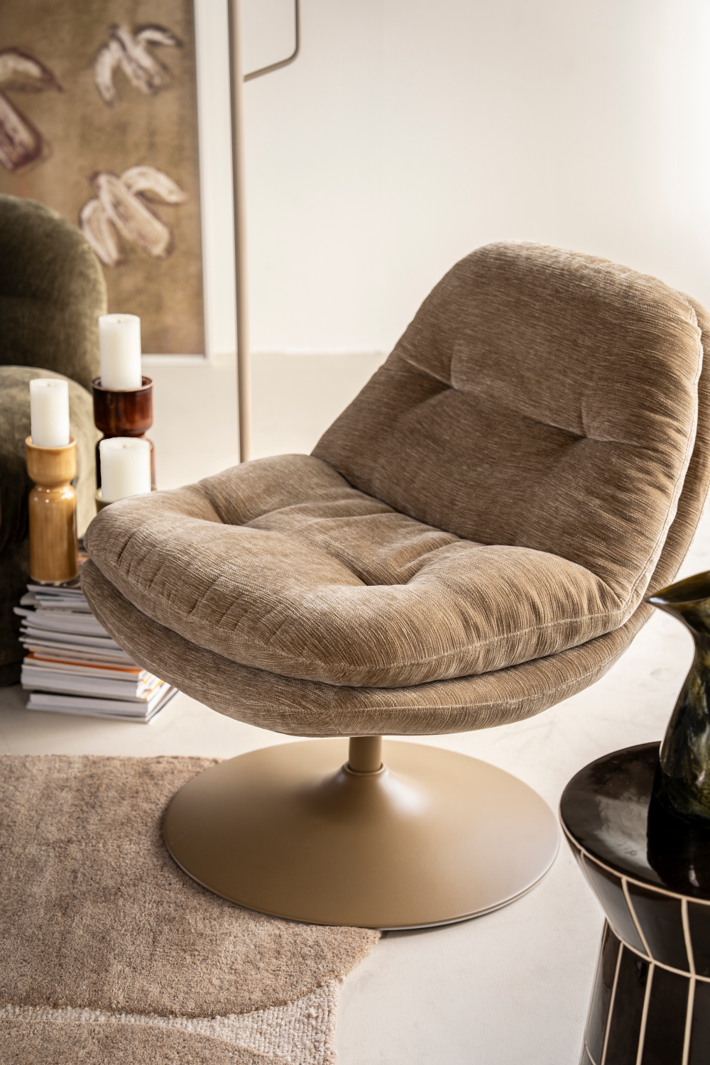 Padded Swivel Lounge Chair | By-Boo Tromba | Oroa.com