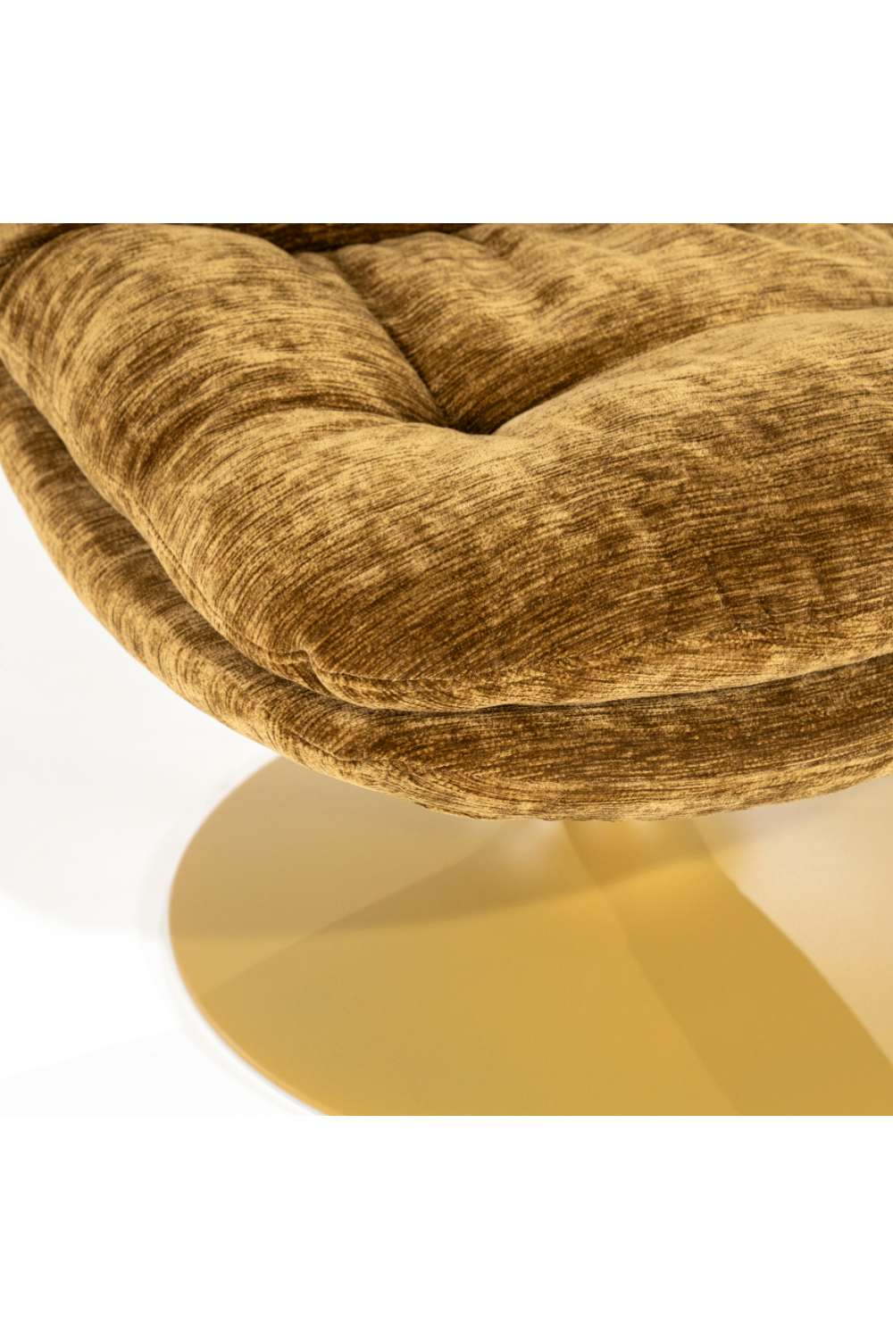 Padded Swivel Lounge Chair | Oroa.com