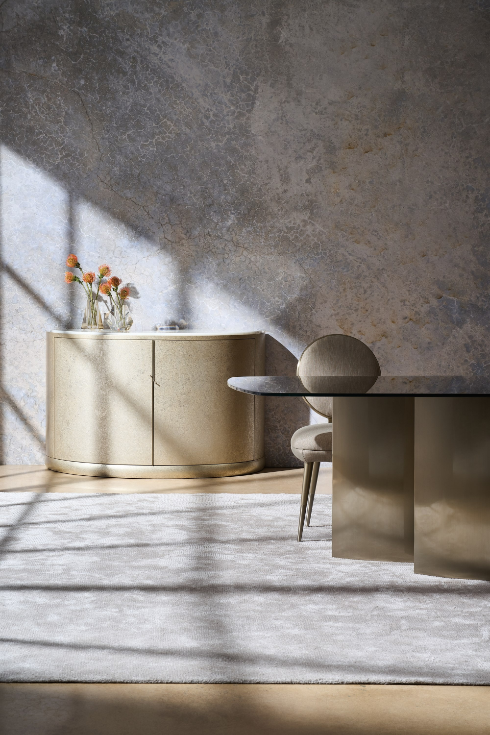 Gold 4-Column Base Dining Table | Caracole Aphelion 4 | Oroa.com