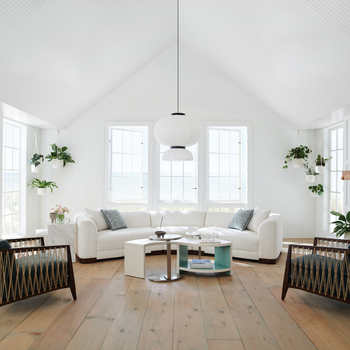 White S-Shaped Cocktail Table | Oroa.com