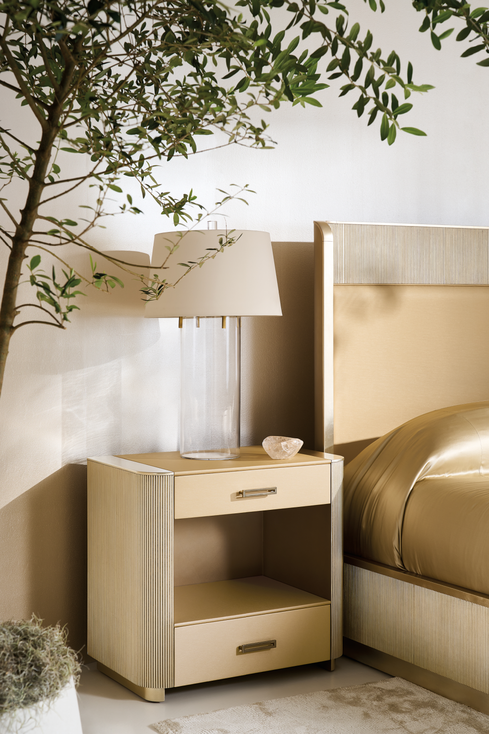 Gold Trim Reeded Queen Bed | Oroa.com