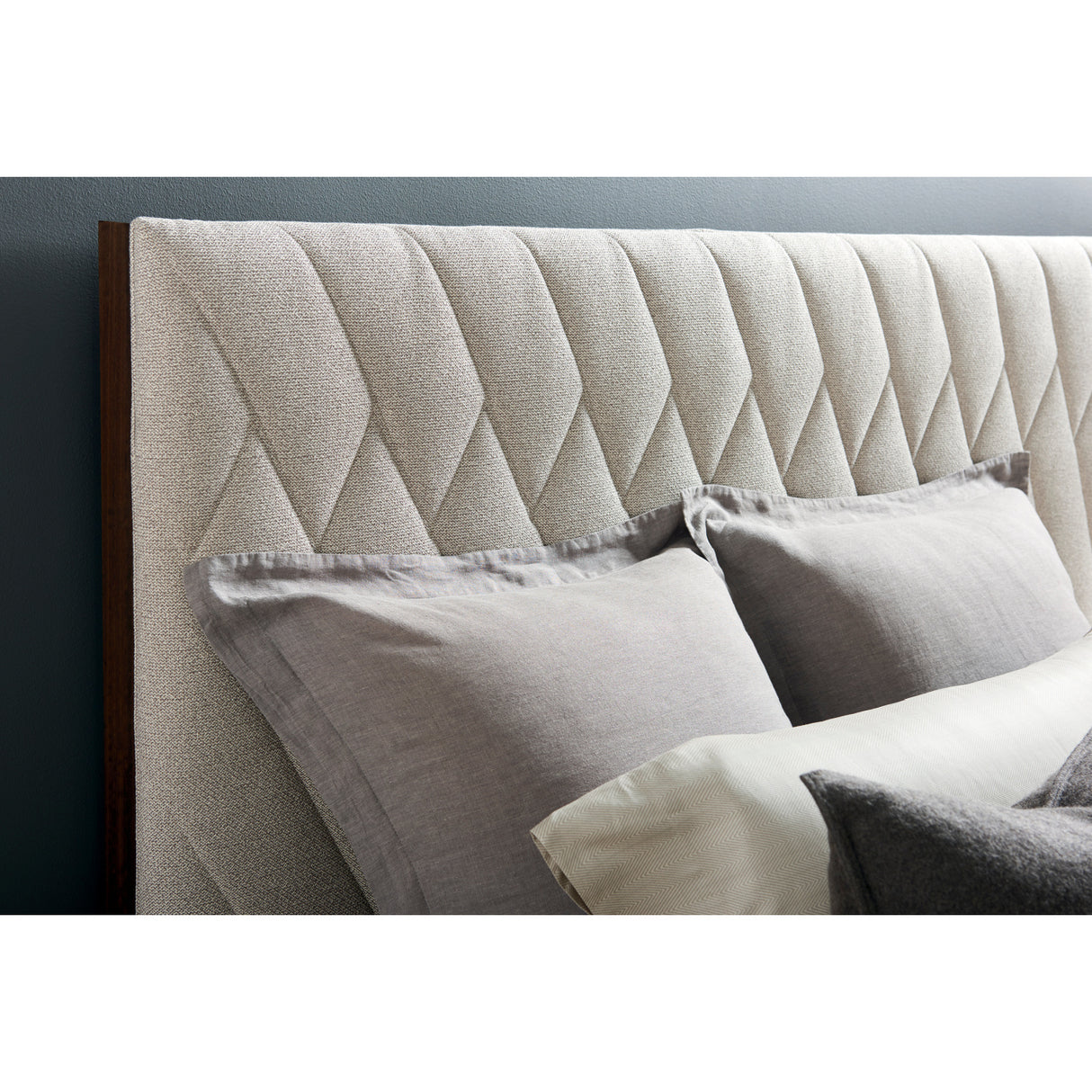 Neutral-Toned Quilted Bed | Oroa.com