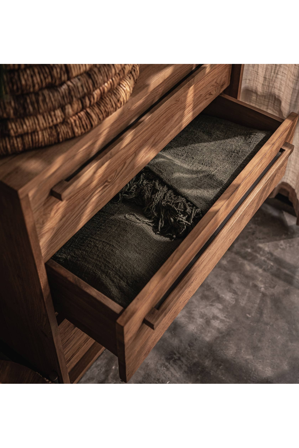 Farmhouse Style Chest of Drawer | dBodhi Outline | OROA.com