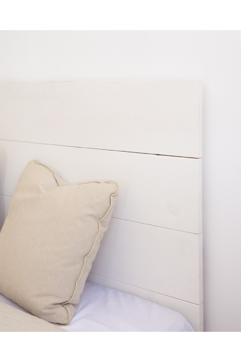 Straight-Cut Pine Wood Headboard | Decowood Flanders | Oroa.com