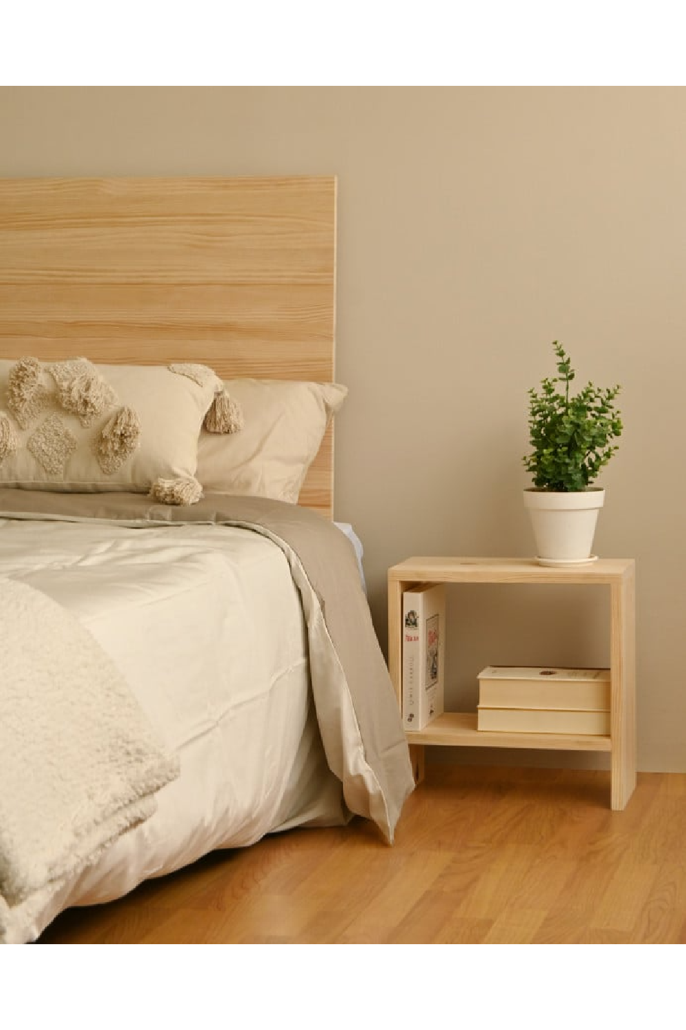 Minimalist Wooden Bedside Table | Decowood Meller | Oroa.com