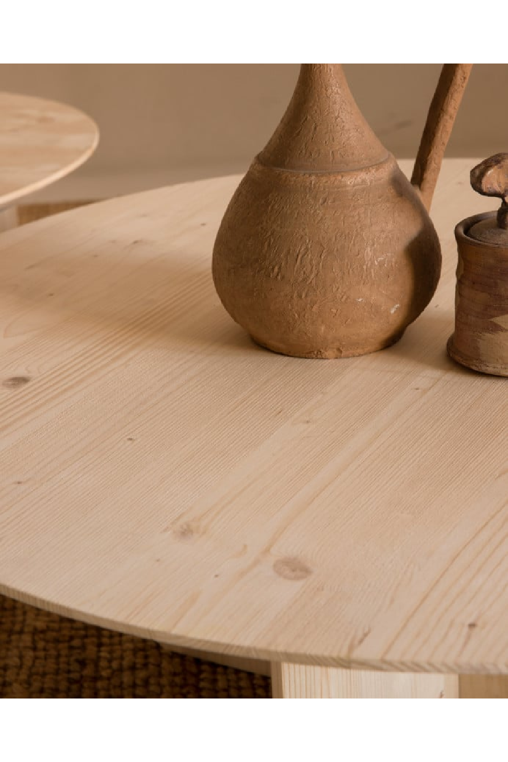 Varnished Wood Round Coffee Table | Decowood Bloom | Oroa.com