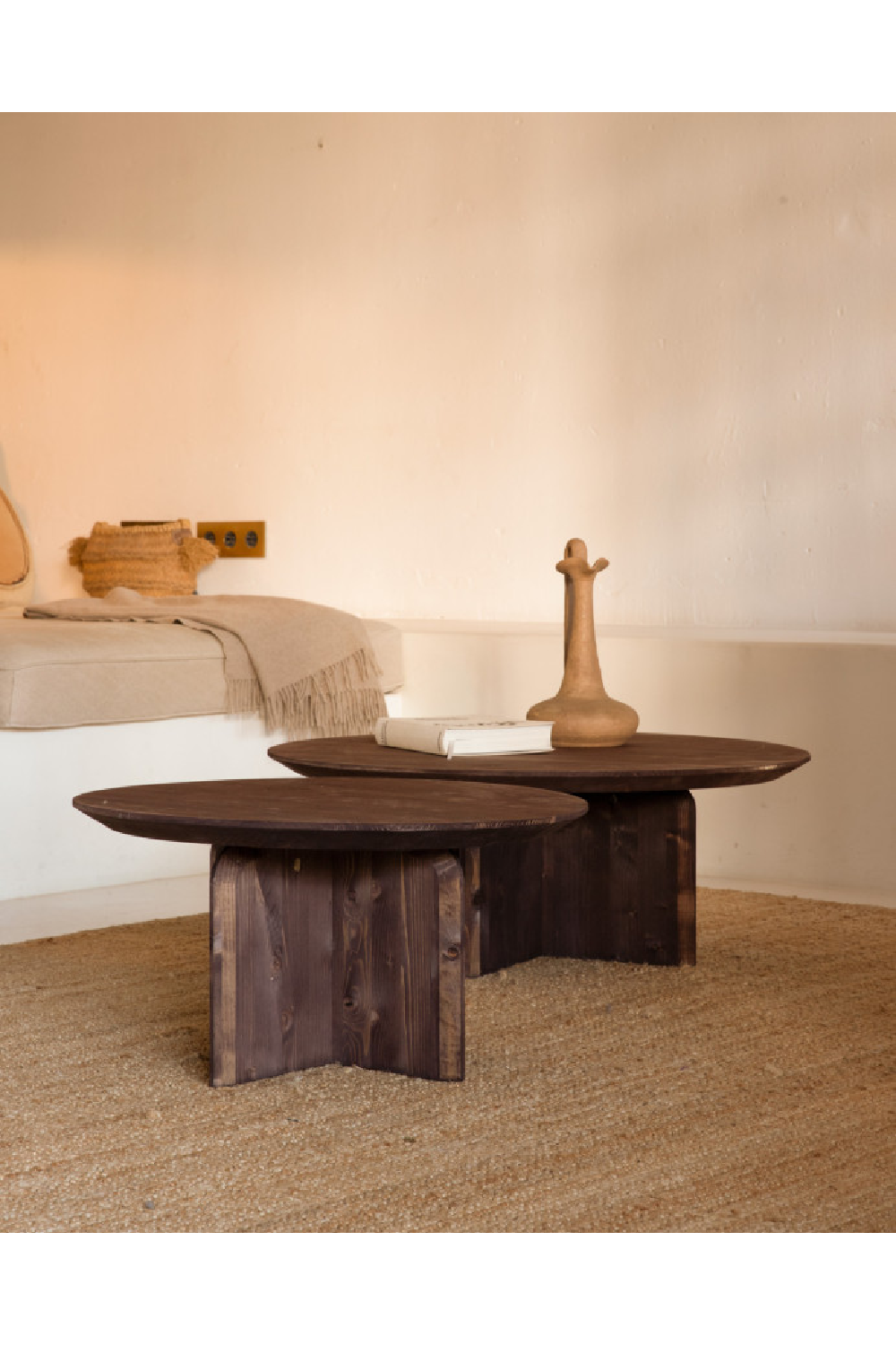 Round Solid Wood Coffee Table | Decowood Bloom | Oroa.com