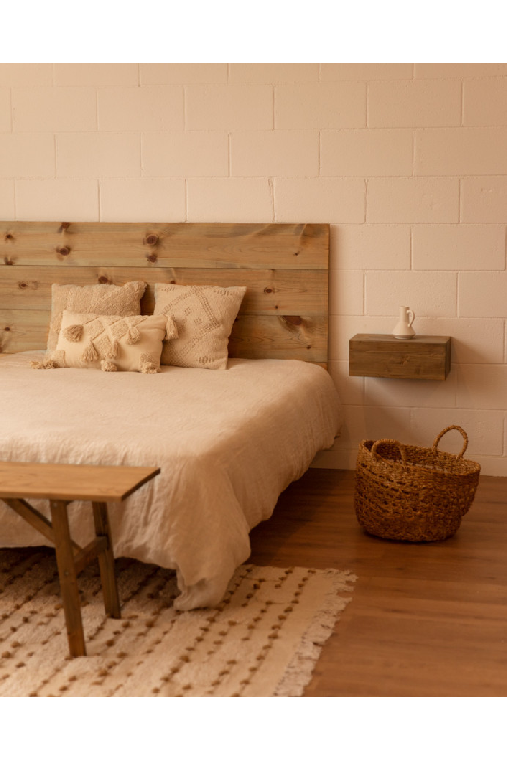 Wooden Headboard and Floating Table | Decowood Flandes + Ingrid | Oroa.com