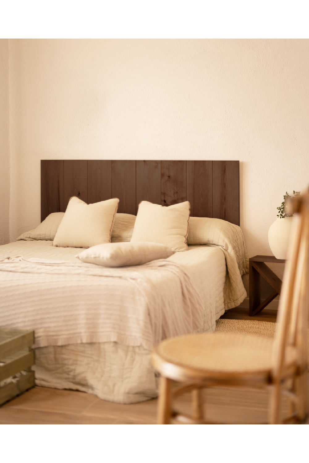 Wooden Headboard and Nordic Bedside Table | Decowood Flandes + Stoke | Oroa.com