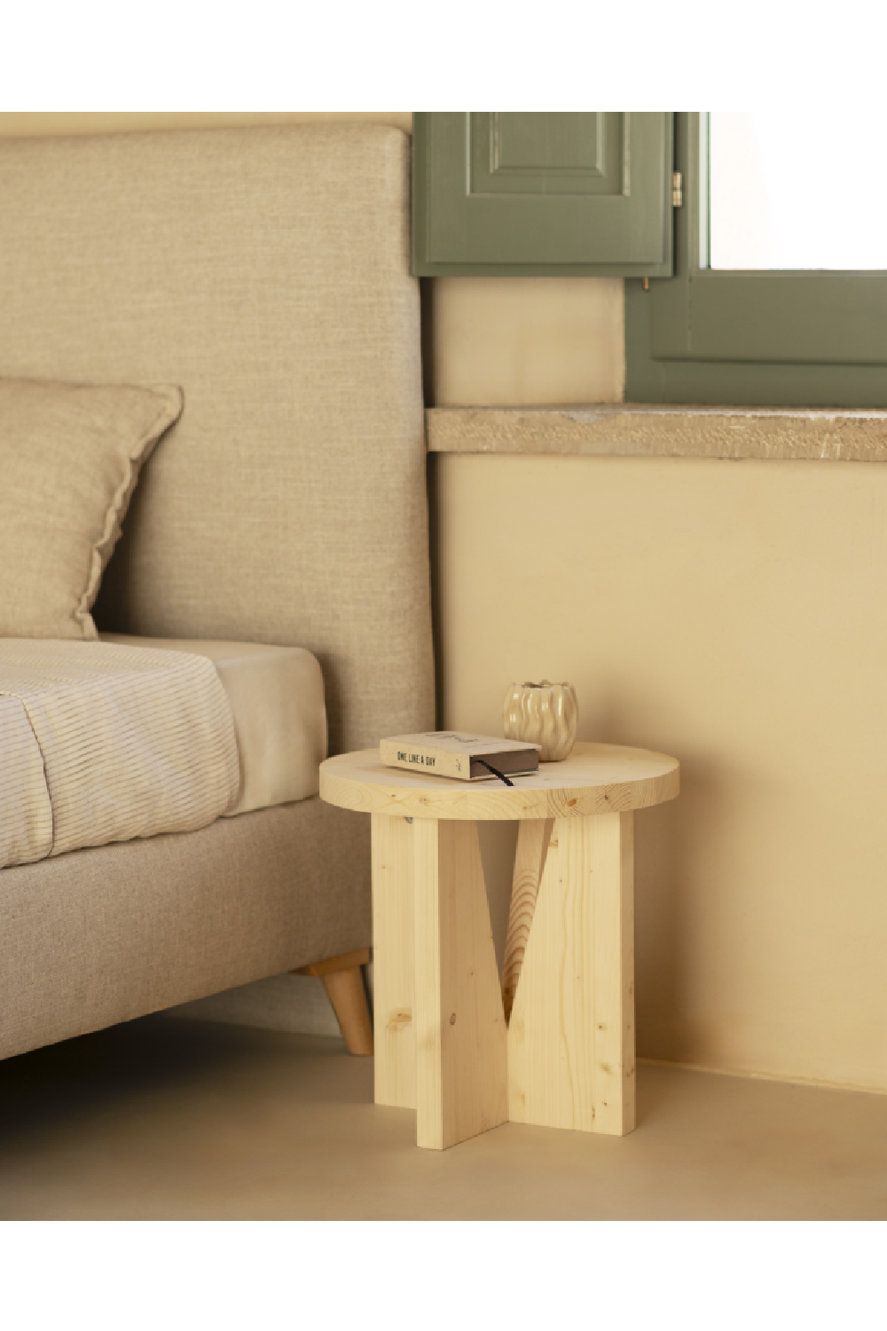 Round Nordic Nightstand | Decowood Vega | OROA.com