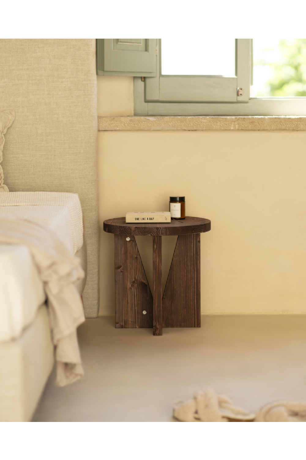 Round Nordic Nightstand | Decowood Vega | OROA.com