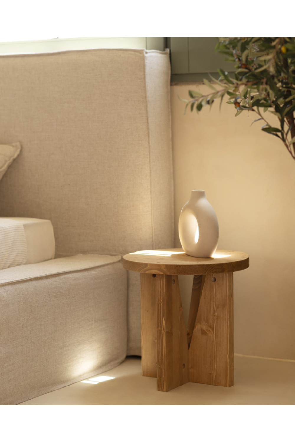 Round Nordic Nightstand | Decowood Vega | OROA.com
