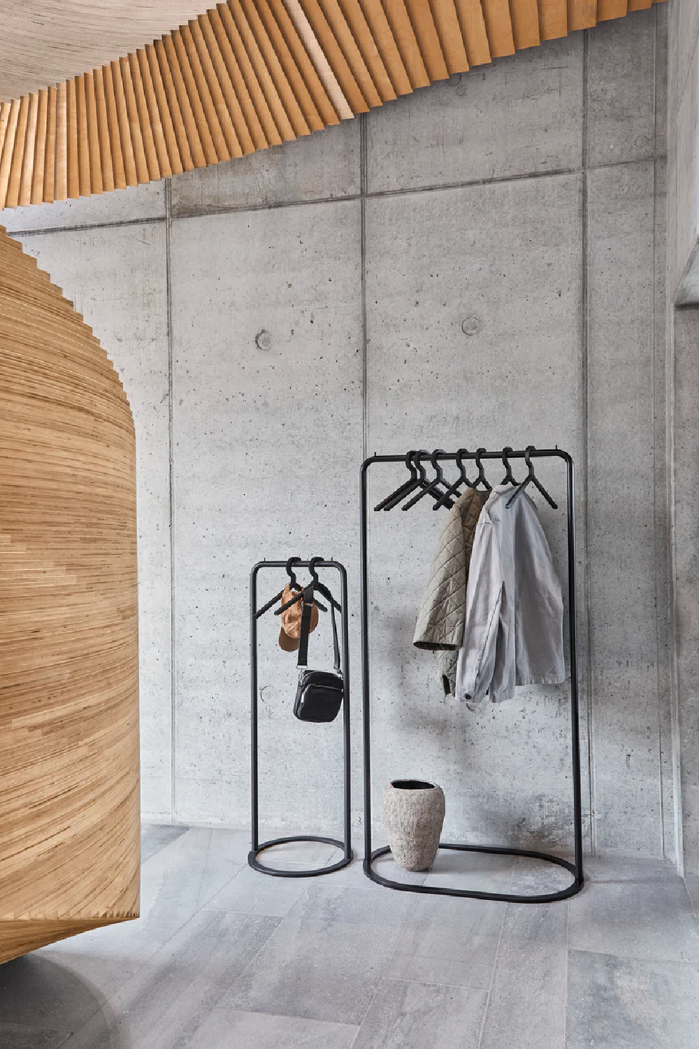 Black Metal Clothing Rack | WOUD O&O | OROA.com