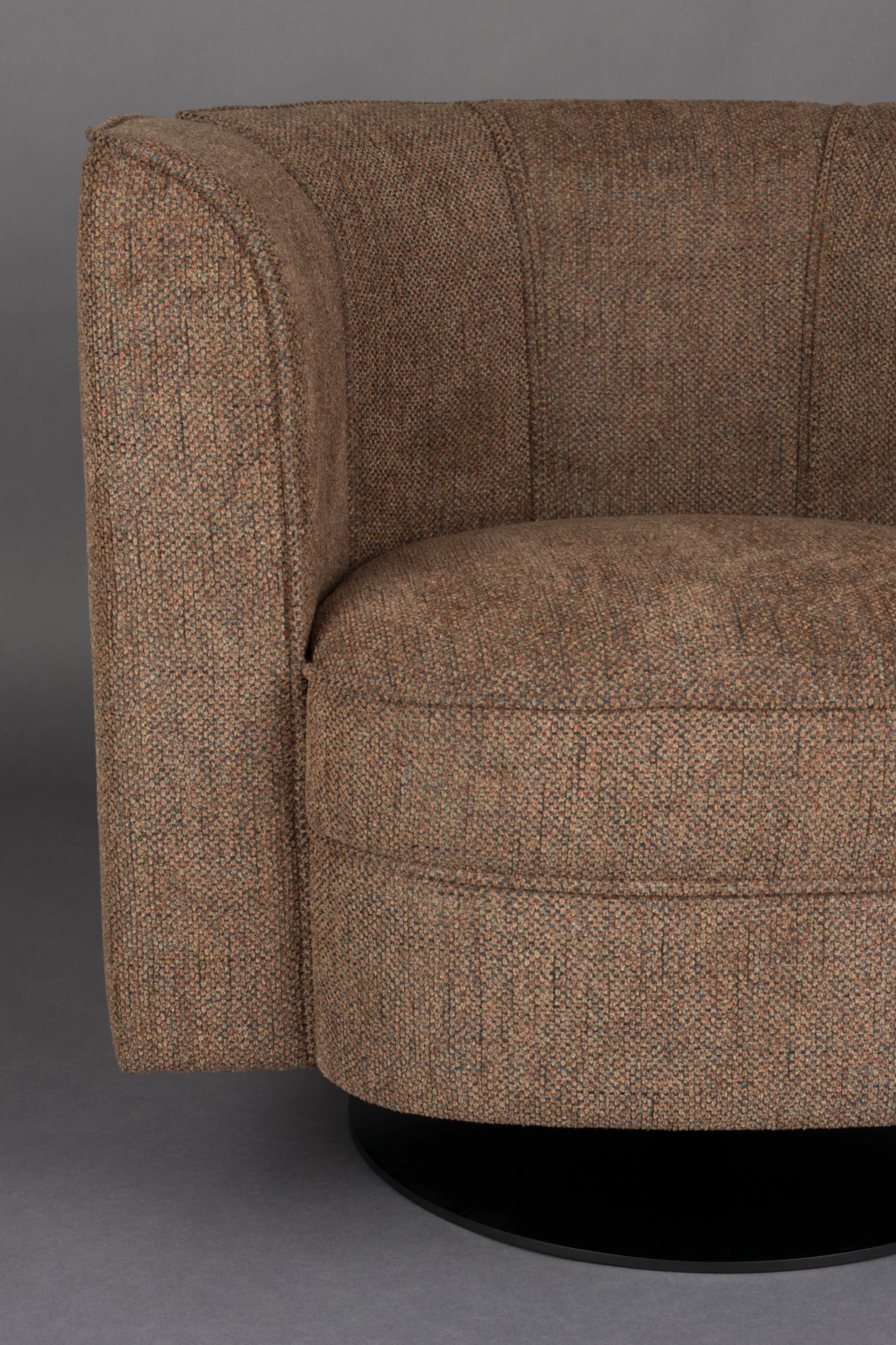 Curved Swivel Lounge Chair | Oroa.com