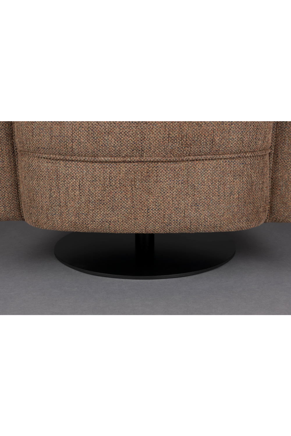 Curved Swivel Lounge Chair | Oroa.com