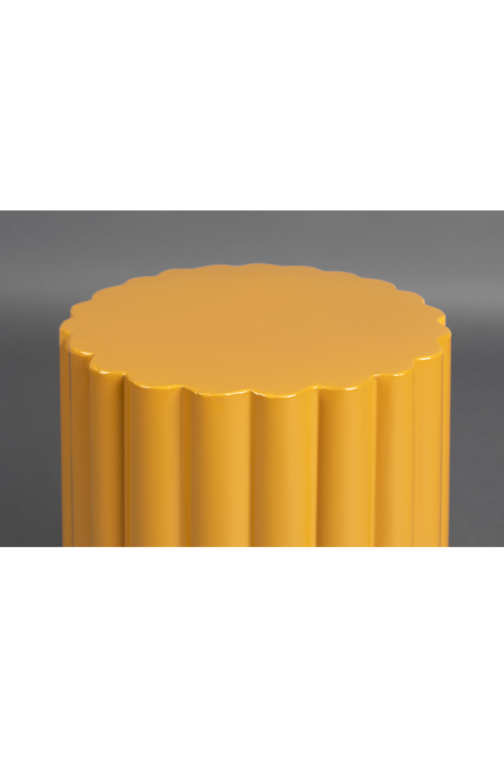 Fluted Cylindrical Stool | Dutchbone Camila | OROA.com