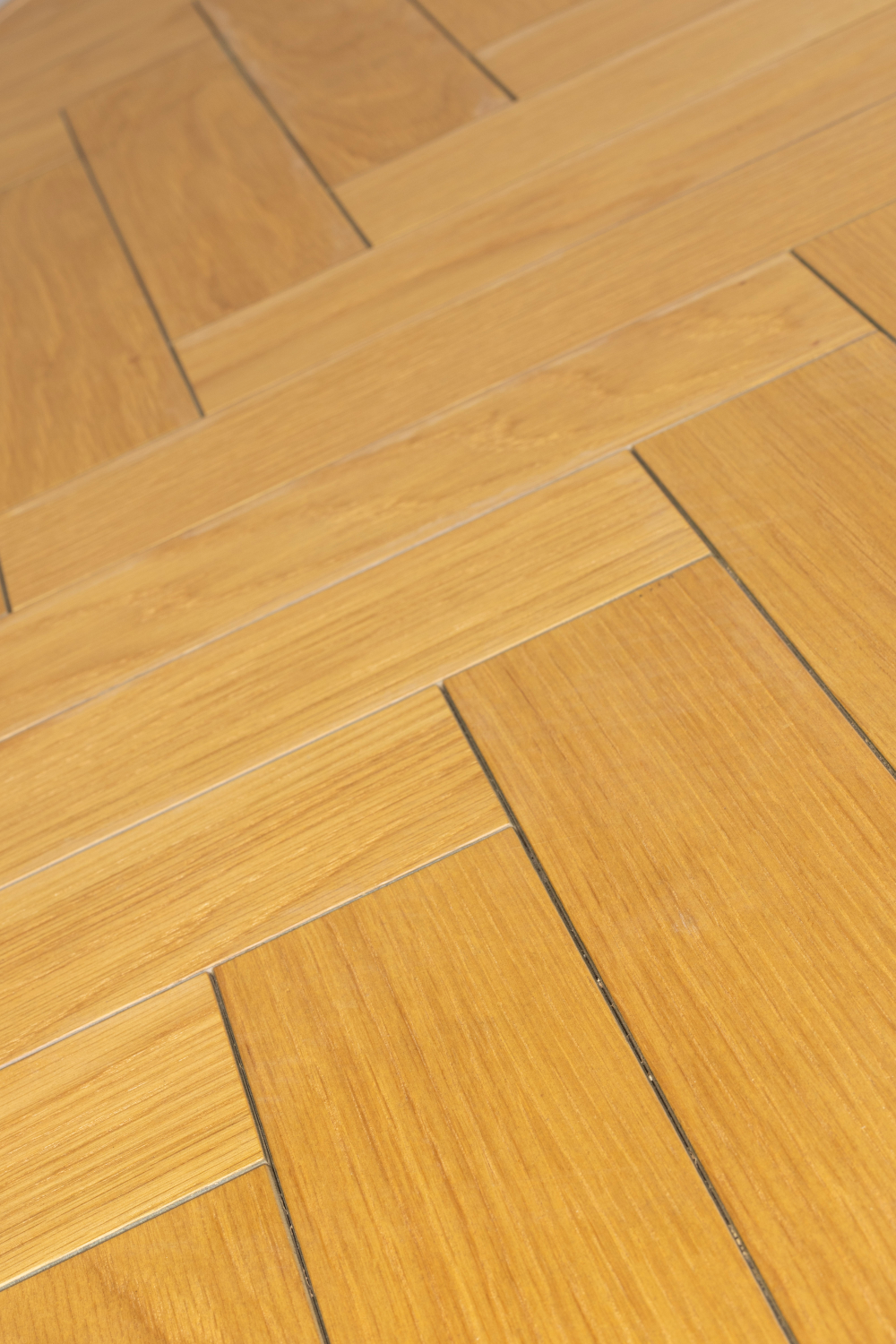 Wooden Herringbone Dining Table | Dutchbone Class | OROA.com