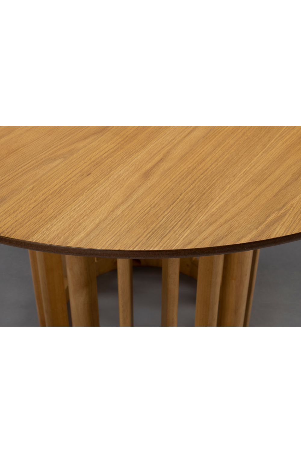 Round Oak Modern Dining Table | Dutchbone Barlet | OROA.com