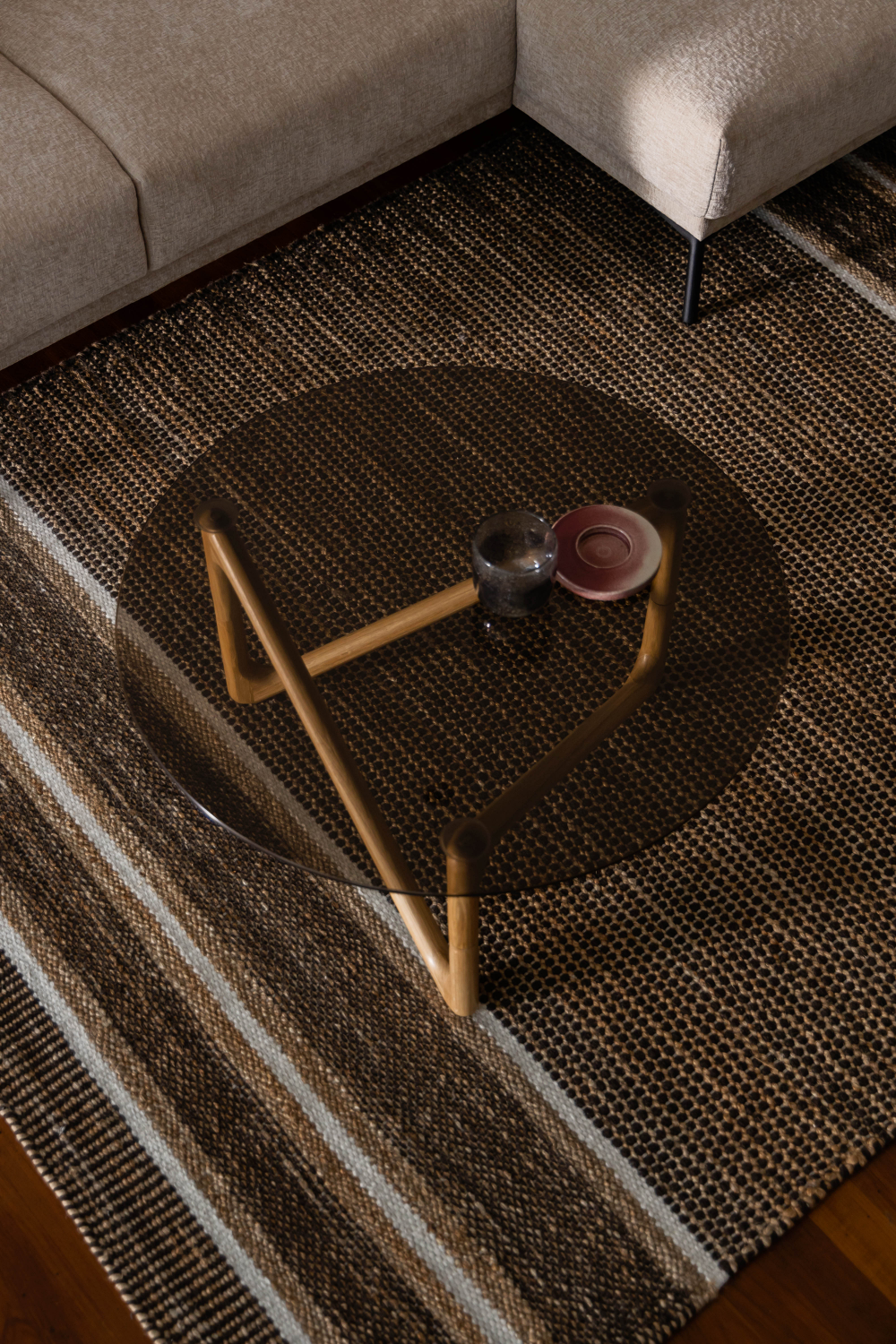 Round Glass Retro Coffee Table | Dutchbone Naia | OROA.com