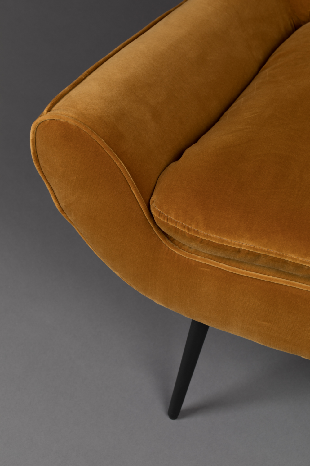 Amber Lounge Chairs | Dutchbone Glodis | OROA.com