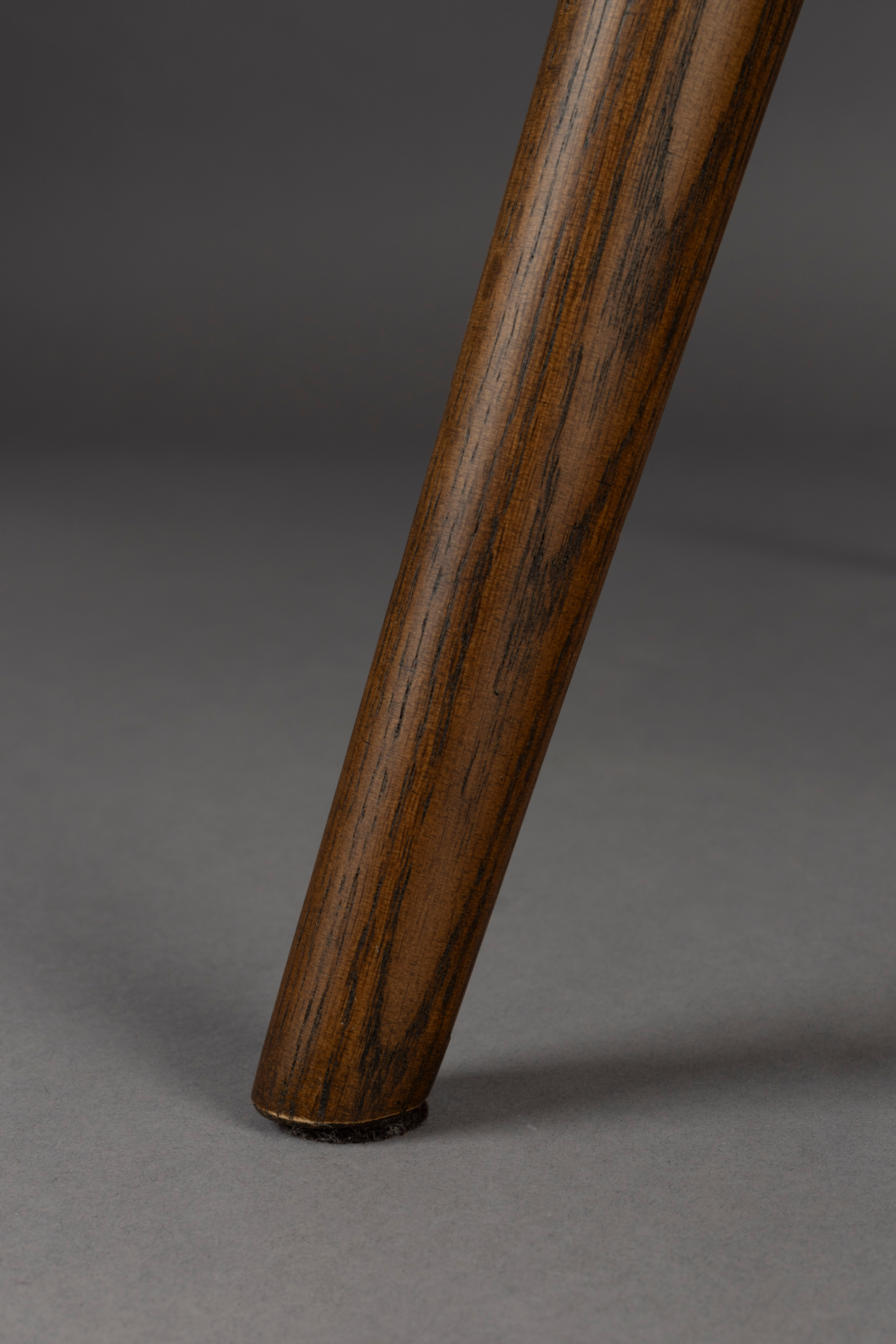 Velvet Vintage Style Lounge Chair | Dutchbone Lenn | OROA.com